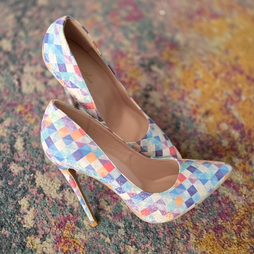 ✨️Geometric Style Pumps